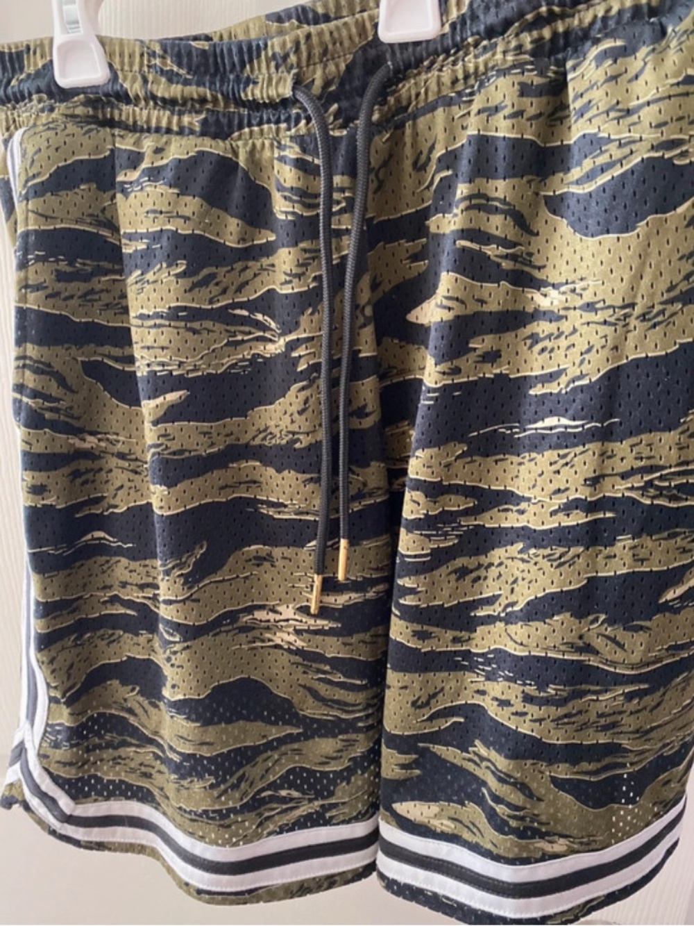 Men's Size M Olive & Black Tiger-Stripe Mesh basketball Shorts